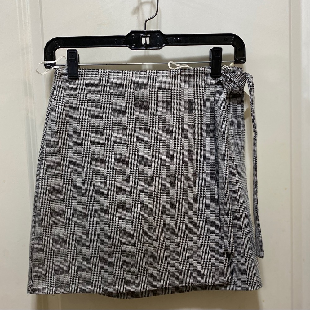 NWT LF mini wrap skirt